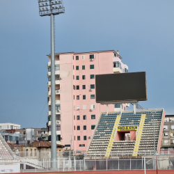 Het Loro Boriçis stadion van KS Vllaznia in Shkodër (Albanië) - Stadionkoorts Groundhopping