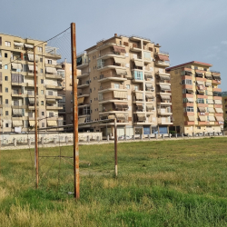 Lost ground Tomori Stadium van FK Tomori in Berat (Albanië) -Stadionkoorts Groundhopping