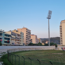 Stadionkoorts groundhopping - Het Flamurtari stadion in Vlorë - Albanië