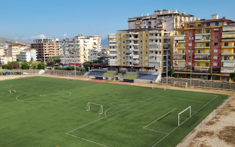 Stadionkoorts groundhopping - Andon Lapa van K.F. Butrinti in Sarande - Albanie