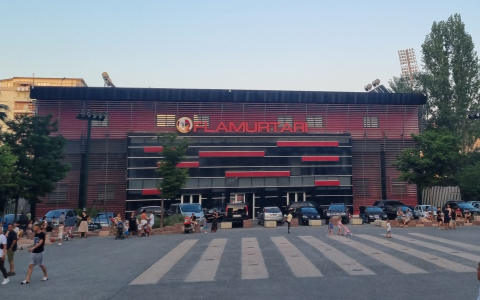 Stadionkoorts groundhopping - Het Flamurtari stadion in Vlorë - Albanië