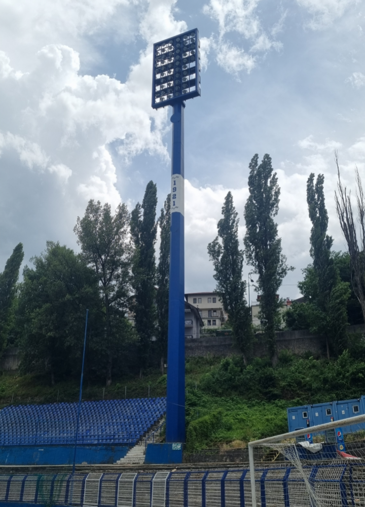 Stadionkoorts groundhopping - Stadion Grbavica van FK Željezničar Sarajevo - Bosnië en Herzegovina