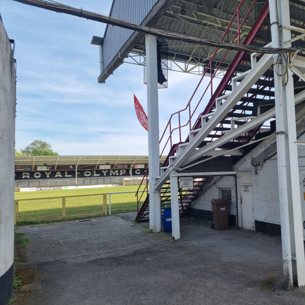 Neuvillestadion - Olympic Charleroi - Groundhopping Stadionkoorts