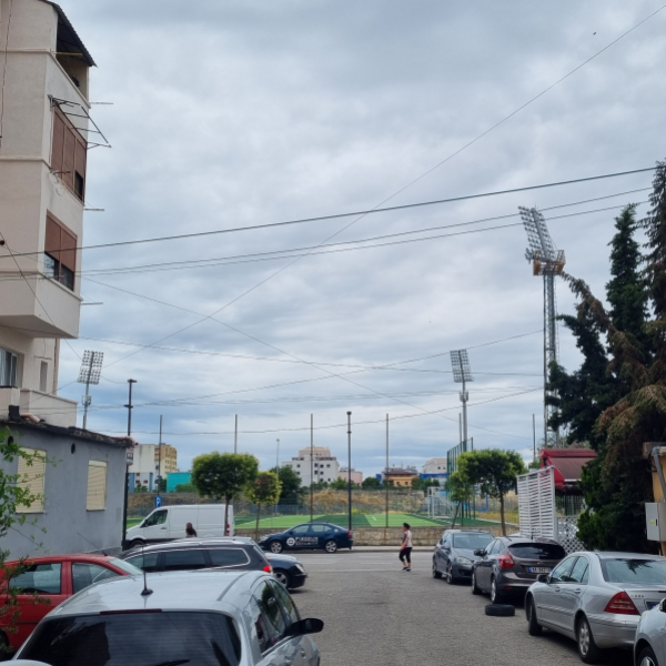 Het Niko Dovanastadion van KS Teuta Durrës (Albanië) - Stadionkoorts Groundhopping