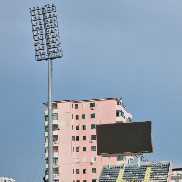 Het Loro Boriçis stadion van KS Vllaznia in Shkodër (Albanië) - Stadionkoorts Groundhopping