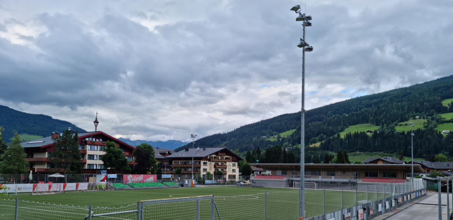 Sportanlagen Schlattenberg - UFC Altenmarkt - Stadionkoorts Peter Dekker