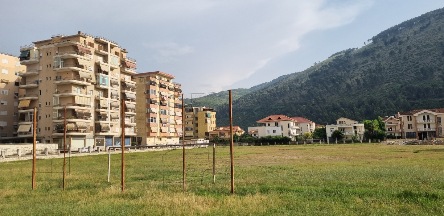 Lost ground Tomori Stadium van FK Tomori in Berat (Albanië) -Stadionkoorts Groundhopping