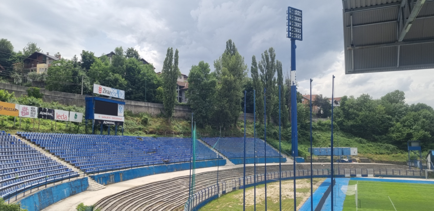 Stadionkoorts groundhopping - Stadion Grbavica van FK Željezničar Sarajevo - Bosnië en Herzegovina