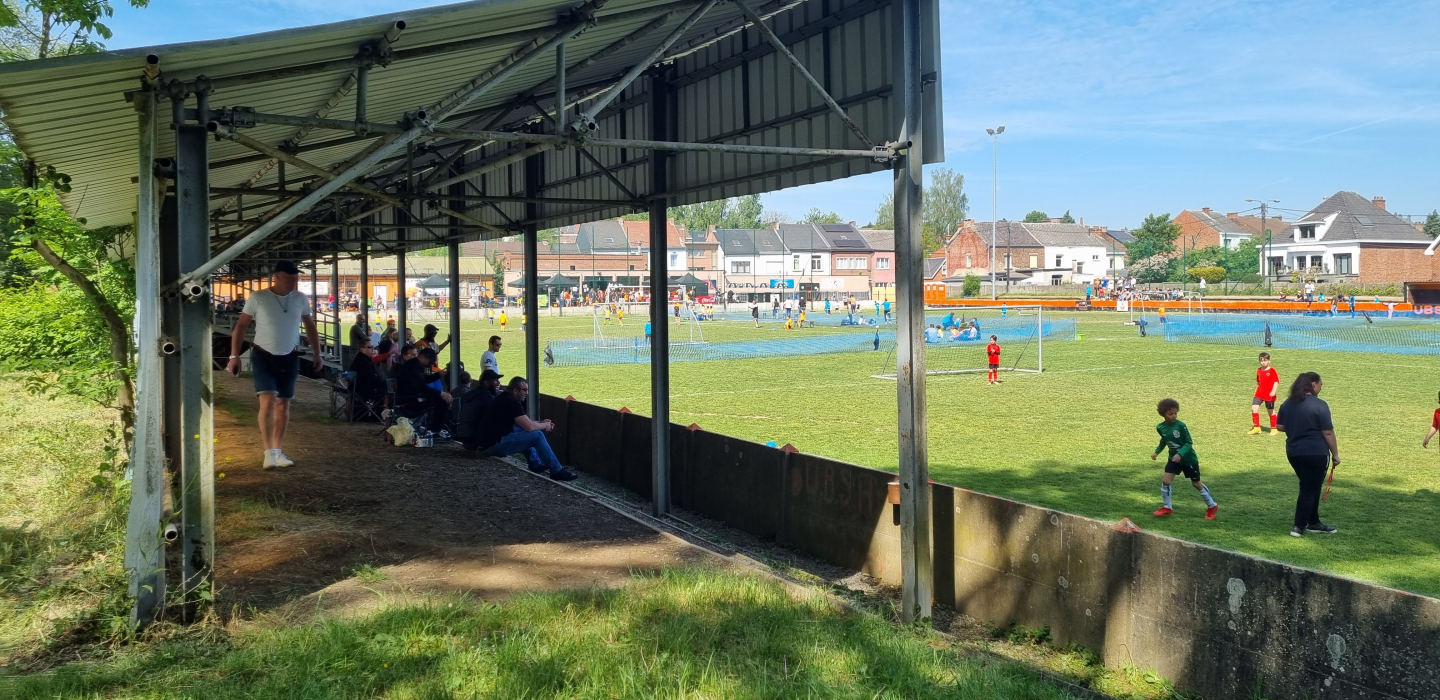 Stade du Pont-à-Biesmes - UBS Auvelais - Groundhopping Stadionkoorts